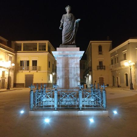 Bed And Breakfast In Piazza Orazio Venosa Exterior foto